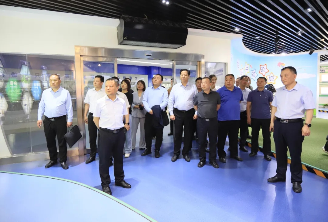 供銷聯(lián)動(dòng)，創(chuàng)新共贏丨河南農(nóng)投集團(tuán)內(nèi)部業(yè)務(wù)協(xié)同交流會(huì)在花花牛乳業(yè)集團(tuán)順利召開