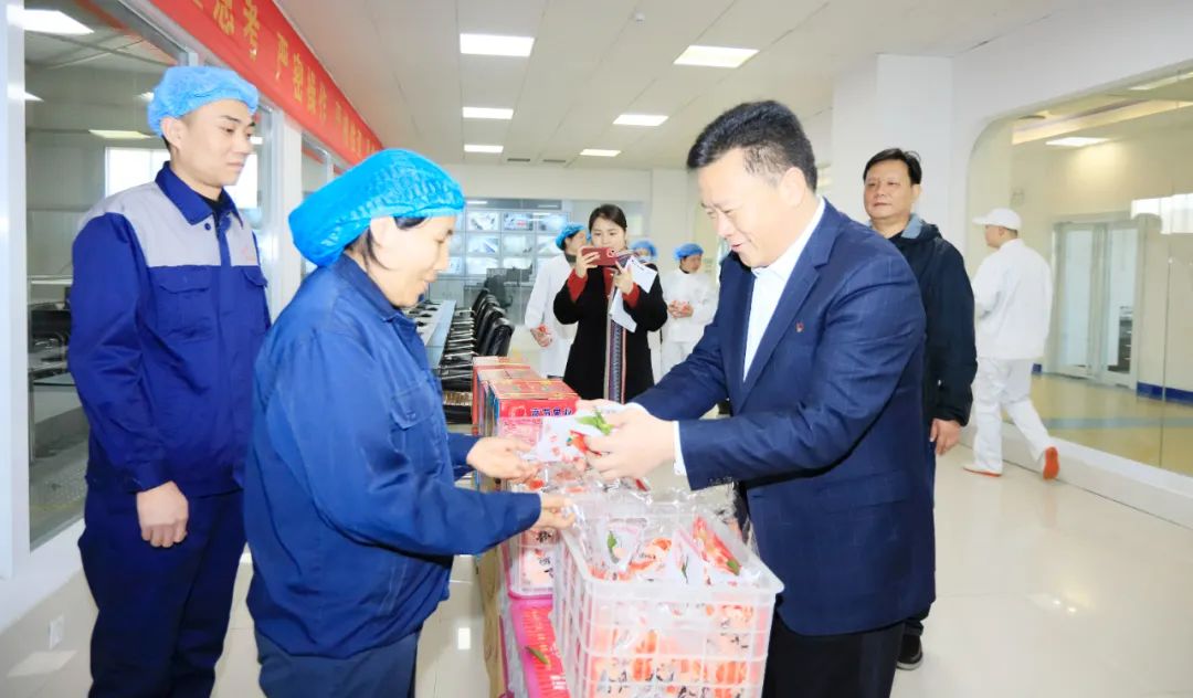新春慰問(wèn)送關(guān)懷——集團(tuán)黨委書(shū)記、董事長(zhǎng)慰問(wèn)春節(jié)期間堅(jiān)守崗位的一線職工