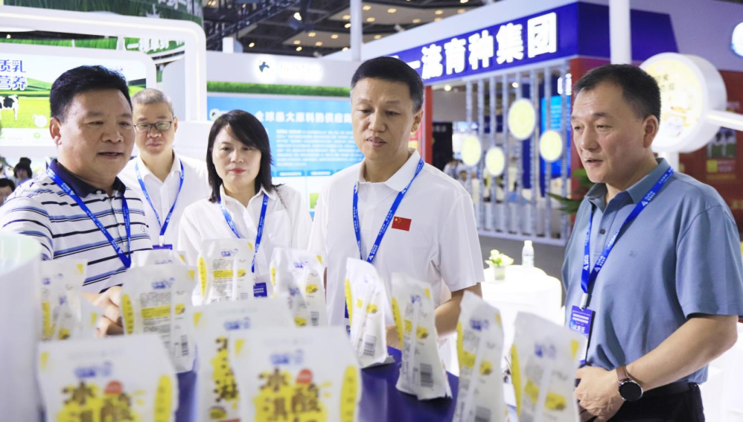 啟航新征程 點亮新賽道丨花花牛乳業(yè)集團參加第十四屆中國奶業(yè)大會暨D20峰會，榮獲“中國乳制品生產(chǎn)企業(yè)現(xiàn)代化等級5A級”評定殊榮