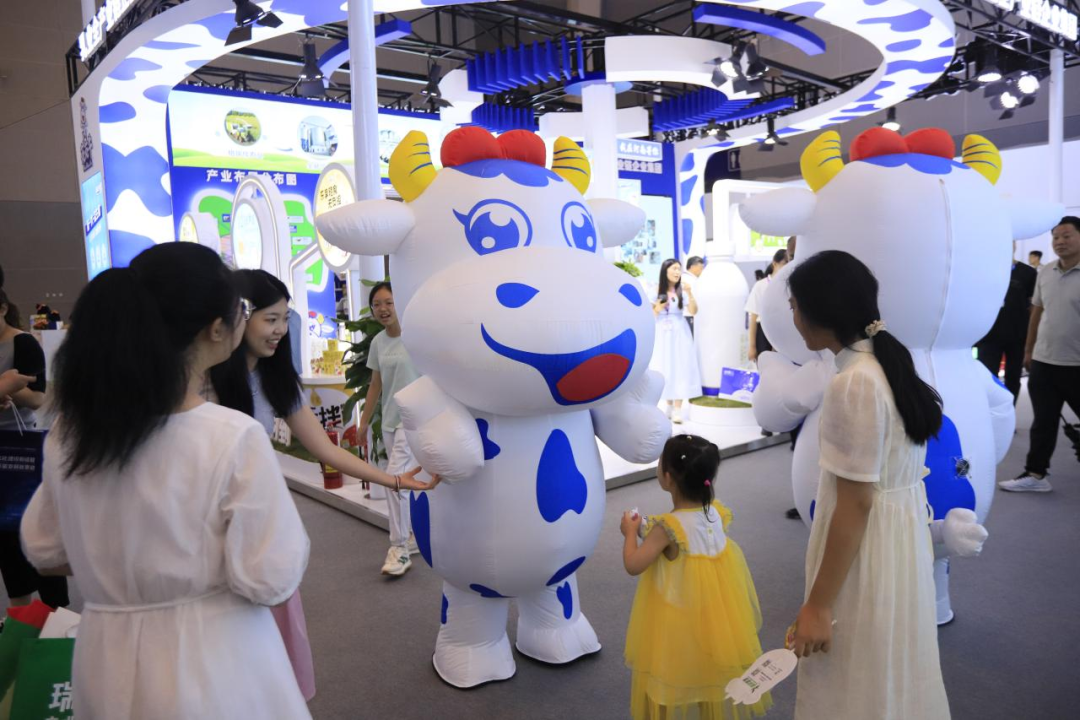 啟航新征程 點亮新賽道丨花花牛乳業(yè)集團參加第十四屆中國奶業(yè)大會暨D20峰會，榮獲“中國乳制品生產(chǎn)企業(yè)現(xiàn)代化等級5A級”評定殊榮