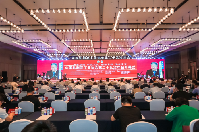 參觀拓思路 交流促發(fā)展 | 集團領(lǐng)導參加中乳協(xié)第二十九次年會暨中國(國際)乳業(yè)技術(shù)博覽會并到江西陽光乳業(yè)參觀座談 參觀拓思路 交流促發(fā)展 | 集團領(lǐng)導參加中乳協(xié)第二十九次年會暨中國(國際)乳業(yè)技術(shù)博覽會并到江西陽光乳業(yè)參觀座談