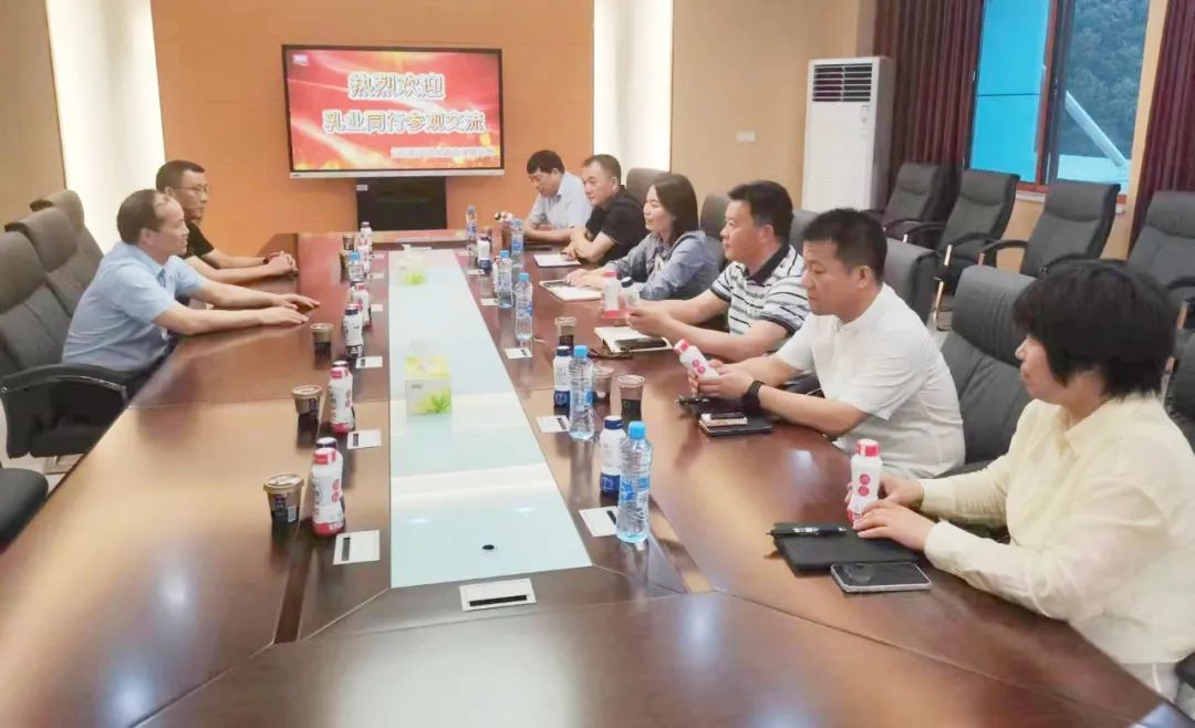 參觀拓思路 交流促發(fā)展 | 集團領(lǐng)導參加中乳協(xié)第二十九次年會暨中國(國際)乳業(yè)技術(shù)博覽會并到江西陽光乳業(yè)參觀座談 參觀拓思路 交流促發(fā)展 | 集團領(lǐng)導參加中乳協(xié)第二十九次年會暨中國(國際)乳業(yè)技術(shù)博覽會并到江西陽光乳業(yè)參觀座談