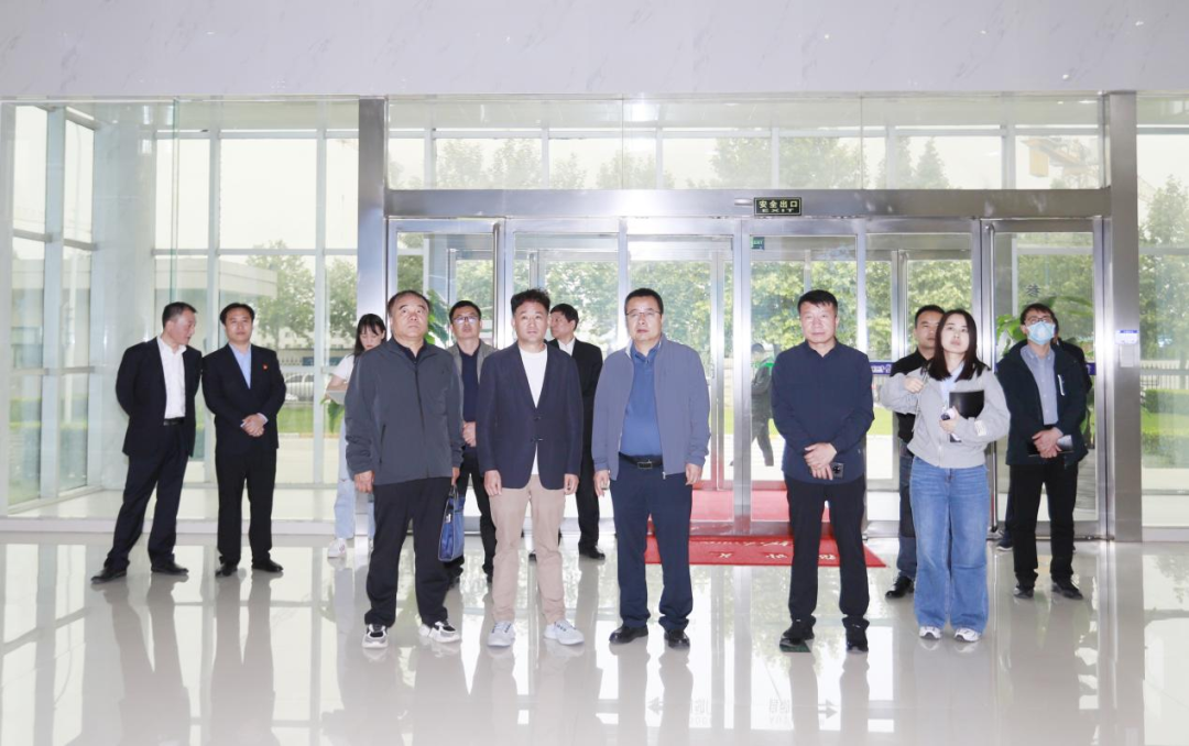 花花牛丨寧夏農(nóng)業(yè)農(nóng)村廳畜牧獸醫(yī)局局長洪龍一行蒞臨花花牛參觀調(diào)研 花花牛丨寧夏農(nóng)業(yè)農(nóng)村廳畜牧獸醫(yī)局局長洪龍一行蒞臨花花牛參觀調(diào)研