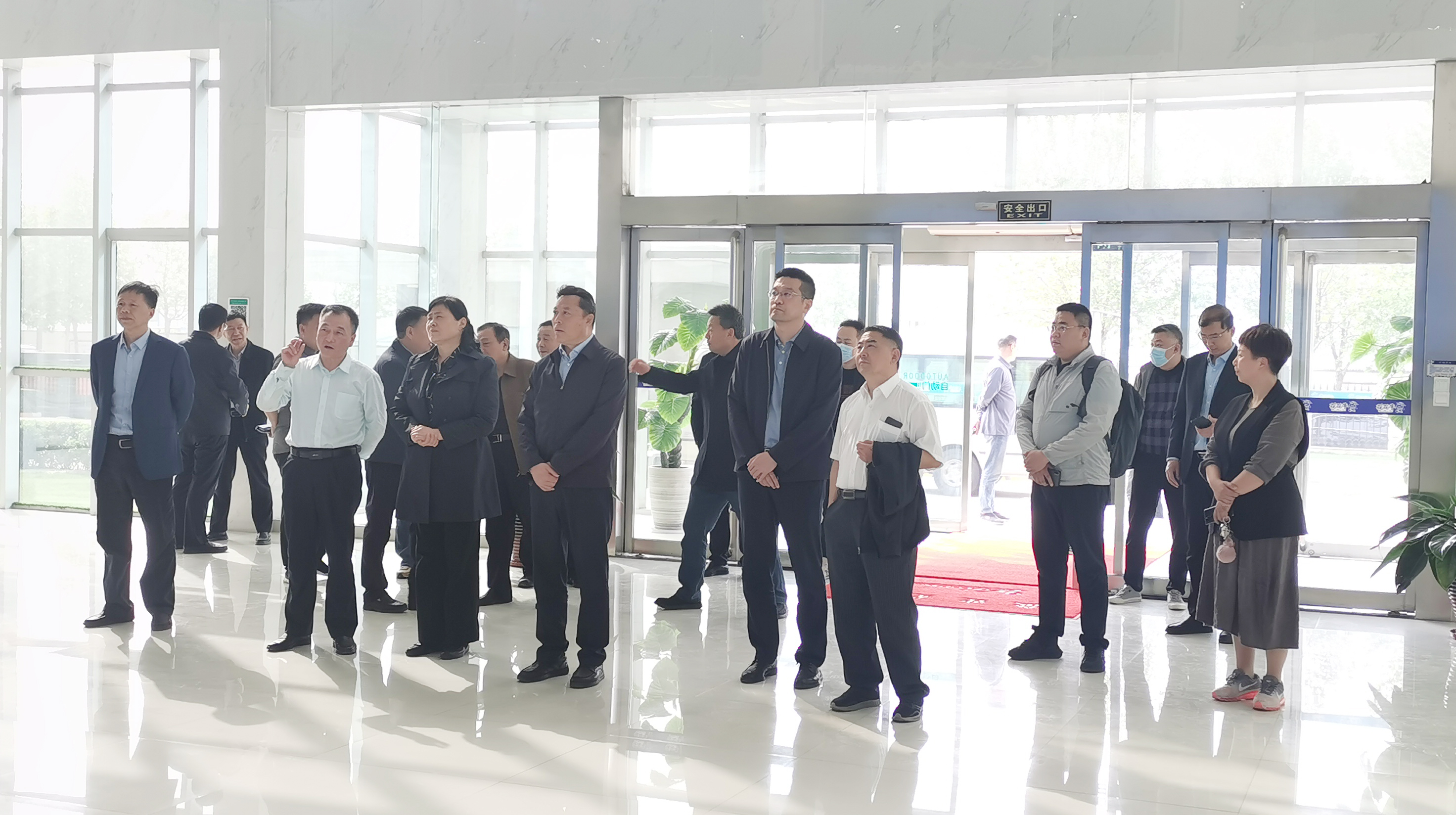 花花牛丨沈陽市人大常委會副主任曹鵬一行蒞臨花花?？疾熳? style=