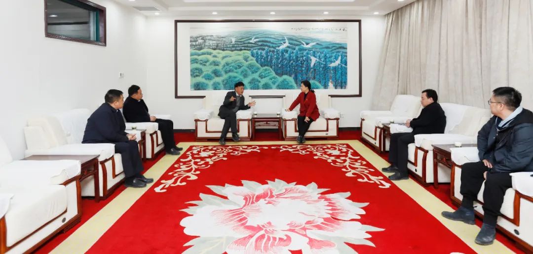 發(fā)揮產(chǎn)業(yè)優(yōu)勢 助力鄉(xiāng)村振興 | 民權(quán)縣委副書記、縣長王靜嫻會見關(guān)曉彥董事長一行