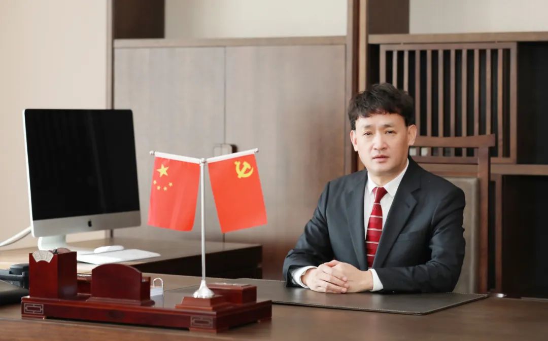 雙雙獲獎 喜事連連｜ 花花牛乳業(yè)集團(tuán)榮獲“河南省知名品牌”獎，董事長關(guān)曉彥榮膺“2022年度品牌人物”