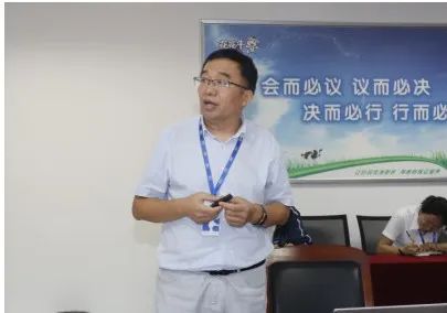 繼往開來 · 再創(chuàng)輝煌 | 花花牛乳業(yè)集團(tuán)召開9月營(yíng)銷、養(yǎng)殖及飼料月度經(jīng)營(yíng)工作會(huì)議