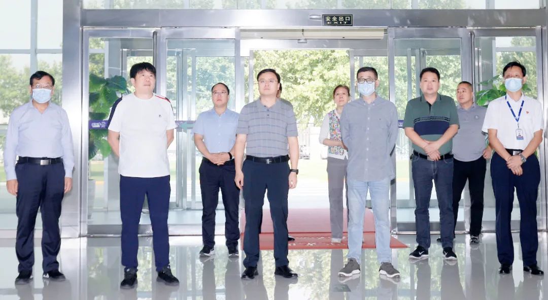 快訊|社旗縣人民政府縣長(zhǎng)關(guān)文波一行蒞臨花花牛乳業(yè)集團(tuán)參觀考察 快訊|社旗縣人民政府縣長(zhǎng)關(guān)文波一行蒞臨花花牛乳業(yè)集團(tuán)參觀考察