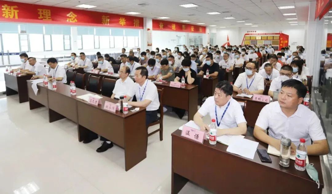 鼓足干勁·再創(chuàng)輝煌 | 花花牛乳業(yè)集團(tuán)召開(kāi)經(jīng)銷(xiāo)商座談會(huì) 鼓足干勁·再創(chuàng)輝煌 | 花花牛乳業(yè)集團(tuán)召開(kāi)經(jīng)銷(xiāo)商座談會(huì)