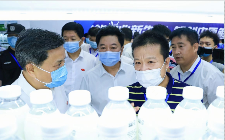 花花牛 | 第34屆中原畜牧業(yè)交易博覽會(huì)開幕河南省人民政府副省長(zhǎng)武國(guó)定蒞臨花花牛展臺(tái)參觀 花花牛 | 第34屆中原畜牧業(yè)交易博覽會(huì)開幕河南省人民政府副省長(zhǎng)武國(guó)定蒞臨花花牛展臺(tái)參觀