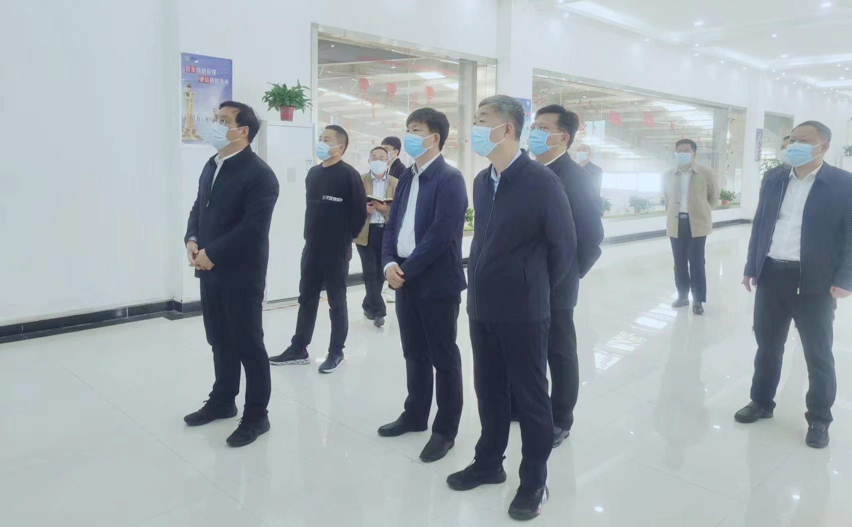 駐馬店市委副書記、市長(zhǎng)李躍勇一行 蒞臨花花牛乳業(yè)集團(tuán)新蔡豫信瑞亞牧場(chǎng)調(diào)研