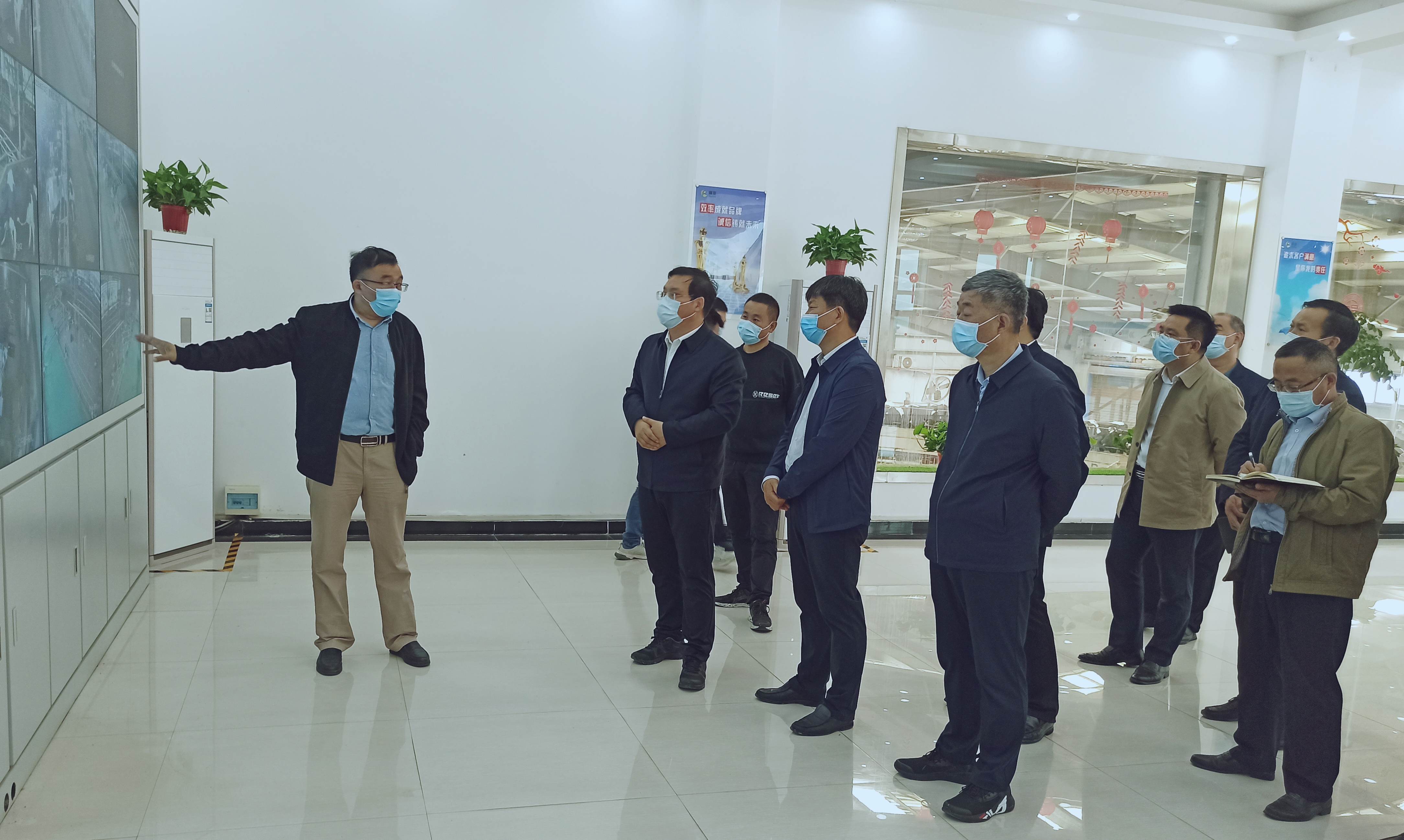 駐馬店市委副書記、市長(zhǎng)李躍勇一行 蒞臨花花牛乳業(yè)集團(tuán)新蔡豫信瑞亞牧場(chǎng)調(diào)研
