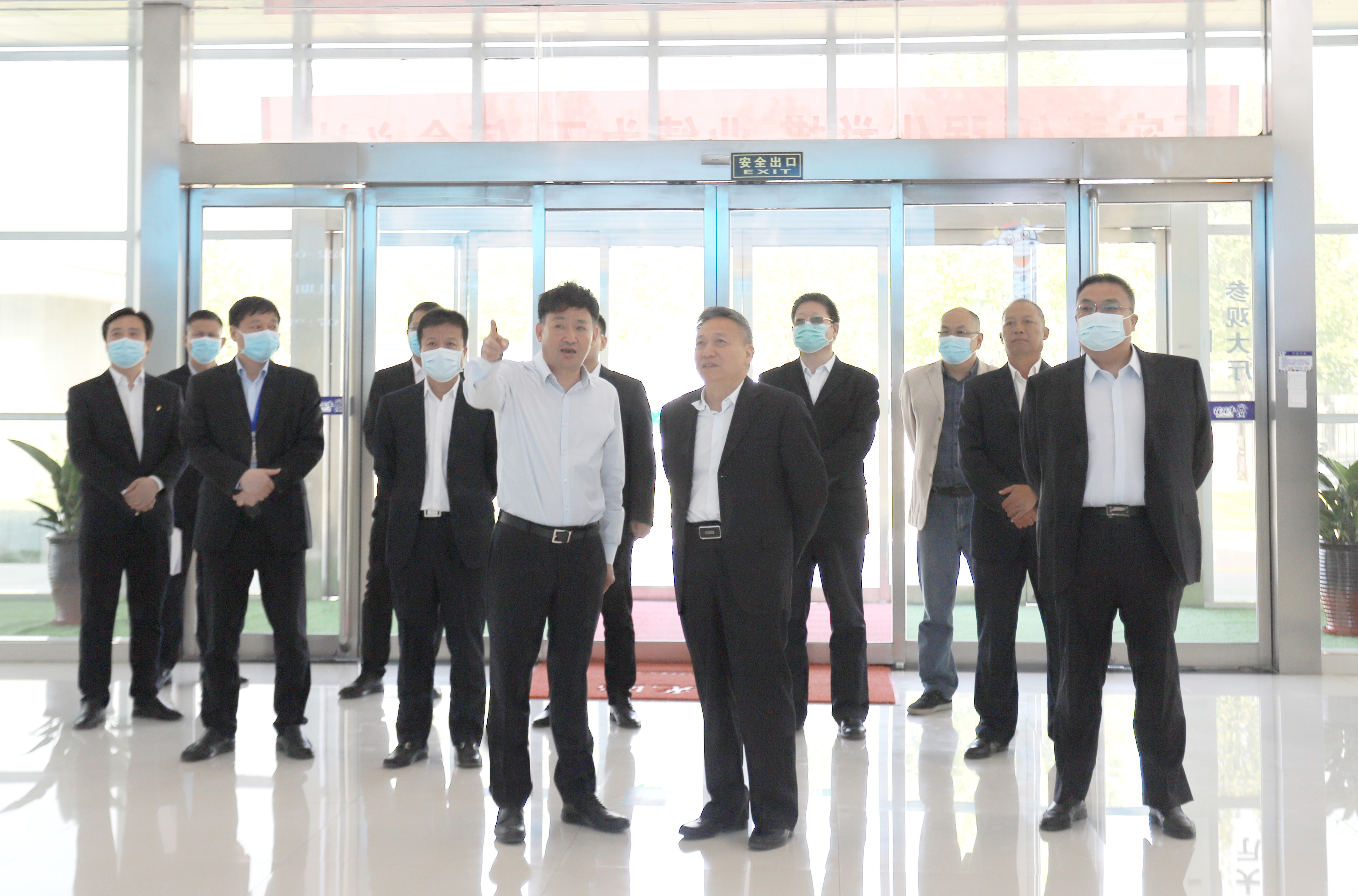 花花牛乳業(yè)集團(tuán)與國(guó)電河南新能源有限公司舉行光伏項(xiàng)目合作開發(fā)簽約儀式 花花牛乳業(yè)集團(tuán)與國(guó)電河南新能源有限公司舉行光伏項(xiàng)目合作開發(fā)簽約儀式