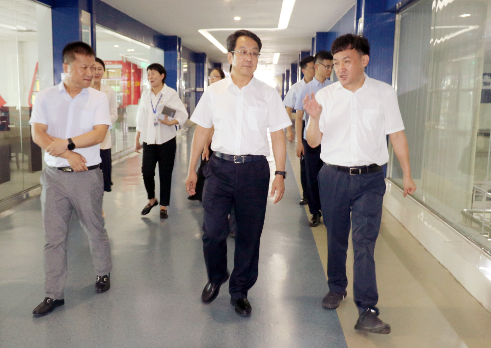 河南省高級(jí)人民法院院長(zhǎng)胡道才一行蒞臨花花牛乳業(yè)集團(tuán)開(kāi)展“萬(wàn)人助萬(wàn)企”活動(dòng) 助力企業(yè)發(fā)展