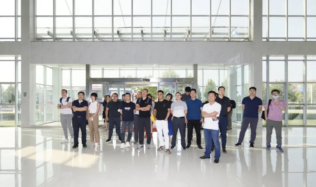 快訊 | 長江商學(xué)院智能制造學(xué)會(huì)走進(jìn)花花牛乳業(yè)集團(tuán) 快訊 | 長江商學(xué)院智能制造學(xué)會(huì)走進(jìn)花花牛乳業(yè)集團(tuán)