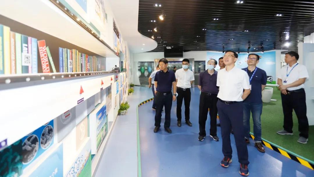 快訊 | 湖北省農(nóng)業(yè)廳副廳長(zhǎng)王海濤等領(lǐng)導(dǎo)一行蒞臨河南花花牛乳業(yè)集團(tuán)參觀調(diào)研 快訊 | 湖北省農(nóng)業(yè)廳副廳長(zhǎng)王海濤等領(lǐng)導(dǎo)一行蒞臨河南花花牛乳業(yè)集團(tuán)參觀調(diào)研