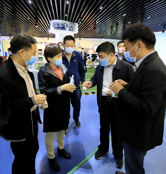 鄭州市人大副主任孫黎、市政府副市長(zhǎng)李喜安一行 蒞臨花花牛開展“三送一強(qiáng)”活動(dòng)