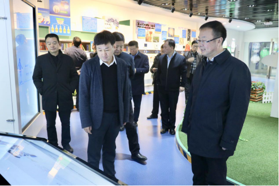 寧夏回族自治區(qū)農(nóng)業(yè)農(nóng)村廳黨組書(shū)記、廳長(zhǎng)王剛一行蒞臨花花牛乳業(yè)集團(tuán)調(diào)研