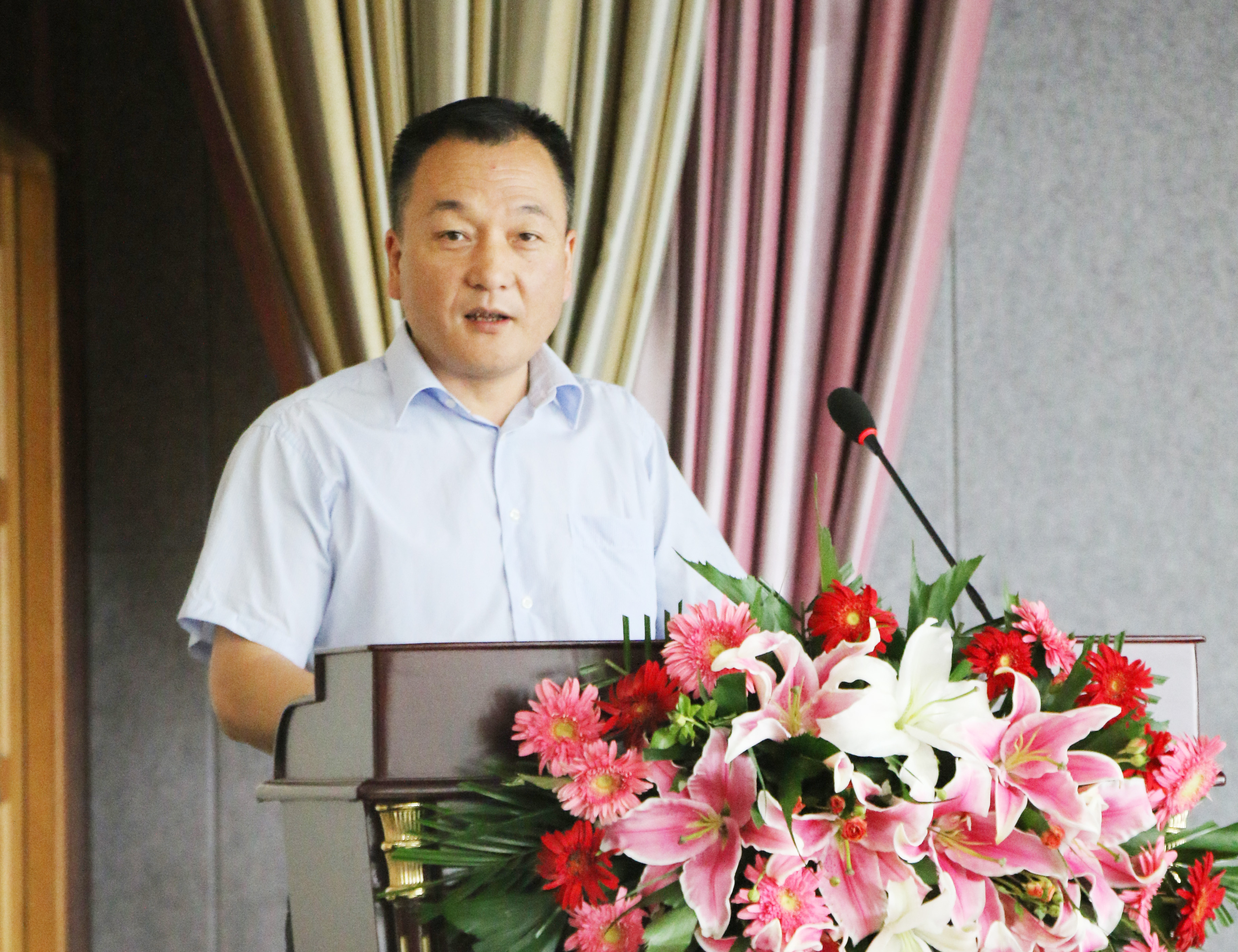 揚帆再起航 | 花花牛乳業(yè)集團養(yǎng)殖、飼料事業(yè)部2019上半年總結(jié)表彰暨下半年工作部署大會隆重召開