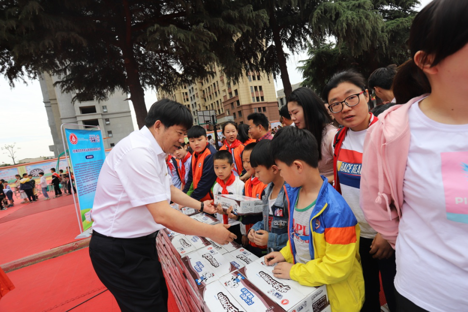 花花牛|六一關愛兒童，讓愛灑滿人間