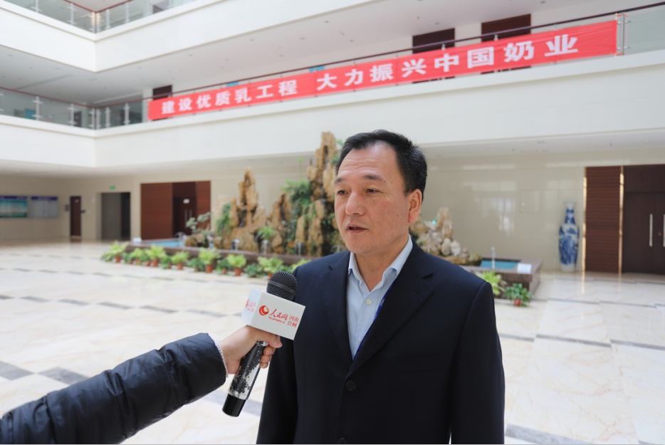 振興中國奶業(yè)，花花牛在行動