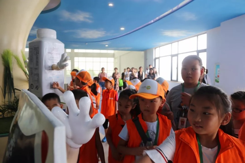 花花牛落實食品安全企業(yè)主體責任 積極踐行振興中國奶業(yè) 花花牛落實食品安全企業(yè)主體責任 積極踐行振興中國奶業(yè)