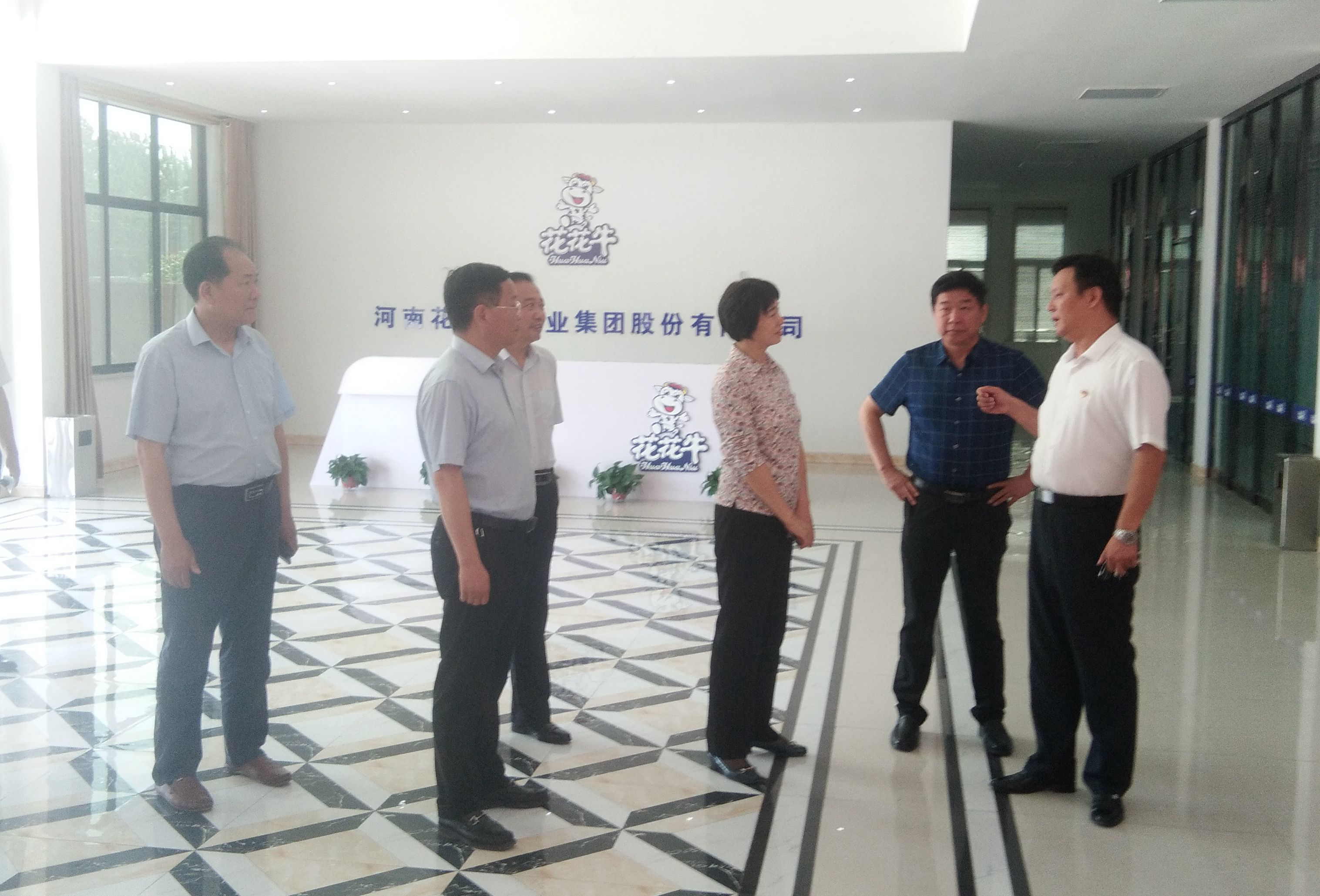 駐馬店市委常委、統(tǒng)戰(zhàn)部長(zhǎng)姚新文 蒞臨花花牛乳業(yè)集團(tuán)總部調(diào)研