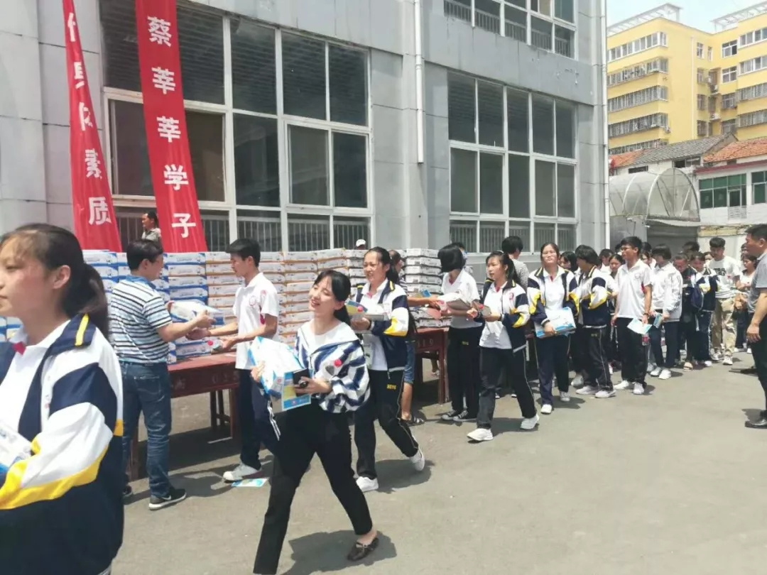 花花牛|捐助教育100萬(wàn)元！做公益，我們是認(rèn)真的！