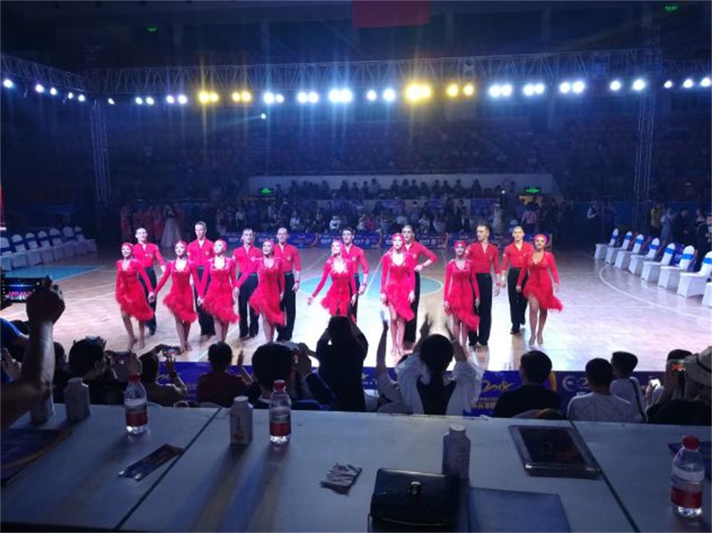 YDC河南中心全國(guó)第二屆“藍(lán)月獎(jiǎng)”暨“花花牛杯” 第七屆中俄舞蹈對(duì)抗賽五一勞動(dòng)節(jié)開賽 YDC河南中心全國(guó)第二屆“藍(lán)月獎(jiǎng)”暨“花花牛杯” 第七屆中俄舞蹈對(duì)抗賽五一勞動(dòng)節(jié)開賽