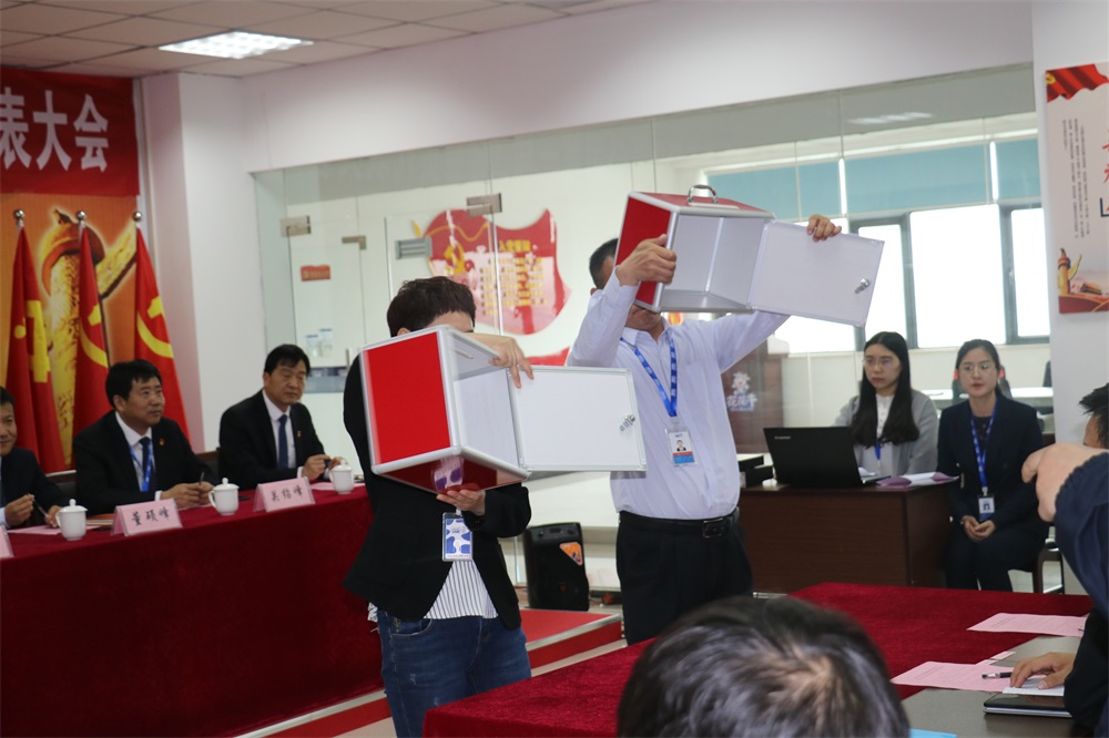 河南花花牛乳業(yè)集團(tuán)股份有限公司 第一屆工會(huì)會(huì)員代表大會(huì)勝利召開 河南花花牛乳業(yè)集團(tuán)股份有限公司 第一屆工會(huì)會(huì)員代表大會(huì)勝利召開