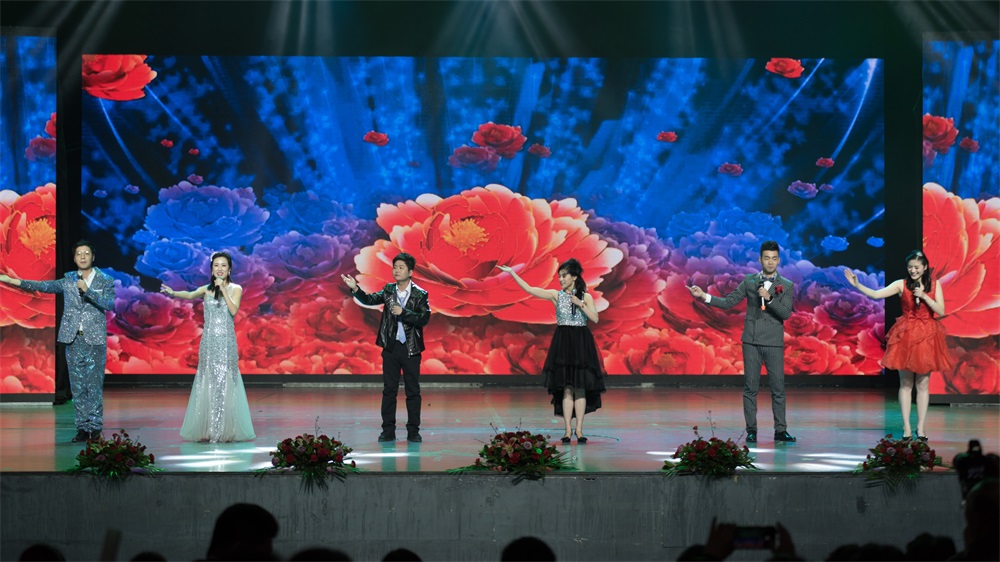 “不忘初心、聚力前行” 花花牛集團(tuán)2018迎新春聯(lián)歡會隆重舉行