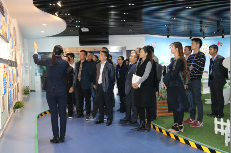 商界領(lǐng)袖俱樂(lè)部精英參訪花花牛！