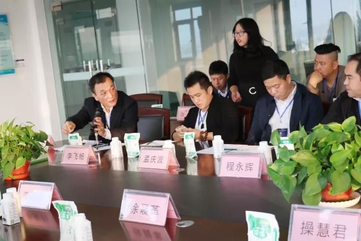 商界領(lǐng)袖俱樂(lè)部精英參訪花花牛！