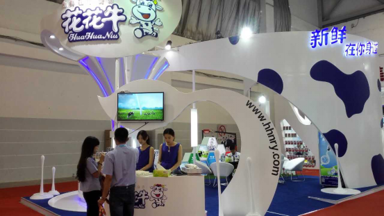 花花牛牛氣沖天！農(nóng)業(yè)部長品嘗“領(lǐng)暢”點贊，又獲國際奶業(yè)平臺青睞