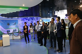 鄭州市二七區(qū)區(qū)委、統(tǒng)戰(zhàn)部部長王玉紅蒞臨花花牛生物科技有限公司參觀指導